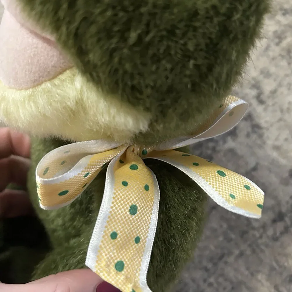Mary Meyer Vtg 1996 Croaking Wide Mouth Green Frog Plush Stuffed Animal W/ Bow